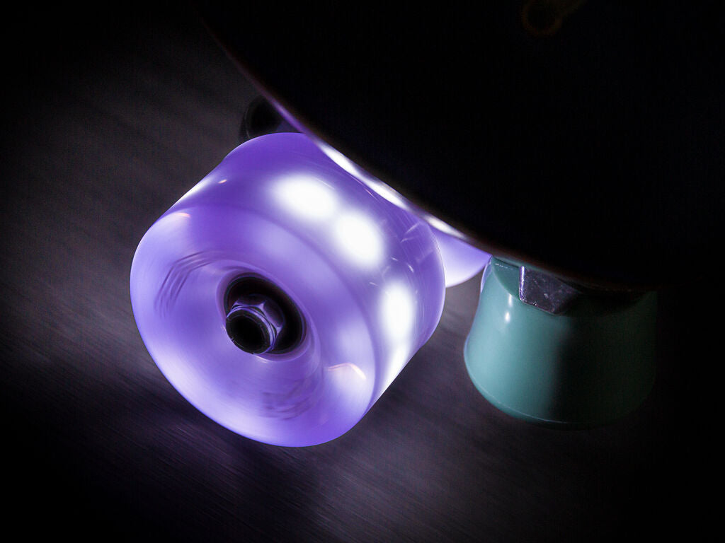 Chaya Neons Roues de patins à roulettes lumineuses à LED Violet 65 mm 78a - Paquet de 4